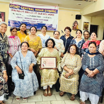 Rotary copy रोटरी सेंट्रल हिसार डायनामिक के सदस्यों ने मोक्ष वृद्धाश्रम में बुजुर्गों के साथ समय बिताया