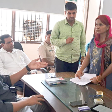 SDM Hansi copy समाधान शिविर में 21 शिकायतें प्राप्त, 5 वृद्धावस्था पेंशन और 1 अविवाहित पेंशन मौके पर बनाई गई : एसडीएम मोहित महराणा