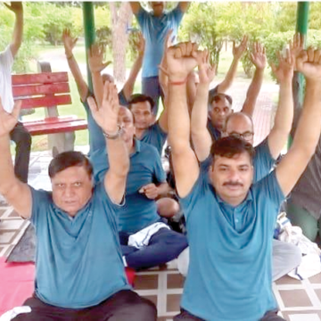 Yog copy (1) सेक्टर-14 सुभाष पार्क में तितली योग क्लब का अभ्यास