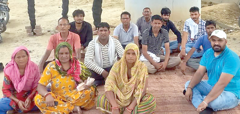 pool copy सूर्य नगर पुल व अंडरब्रिज निर्माण को लेकर मदद का सांकेतिक धरना