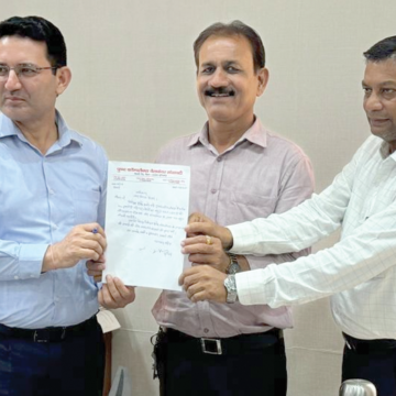 पुष्पा कॉम्प्लेक्स में सफाई व्यवस्था को दुरूस्त करने की मांग को लेकर सौंपा ज्ञापन