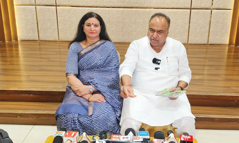 Hanuman arian copy हिसार से कांग्रेस की टिकट के लिए ऐरन दंपत्ति ने ठोकी ताल