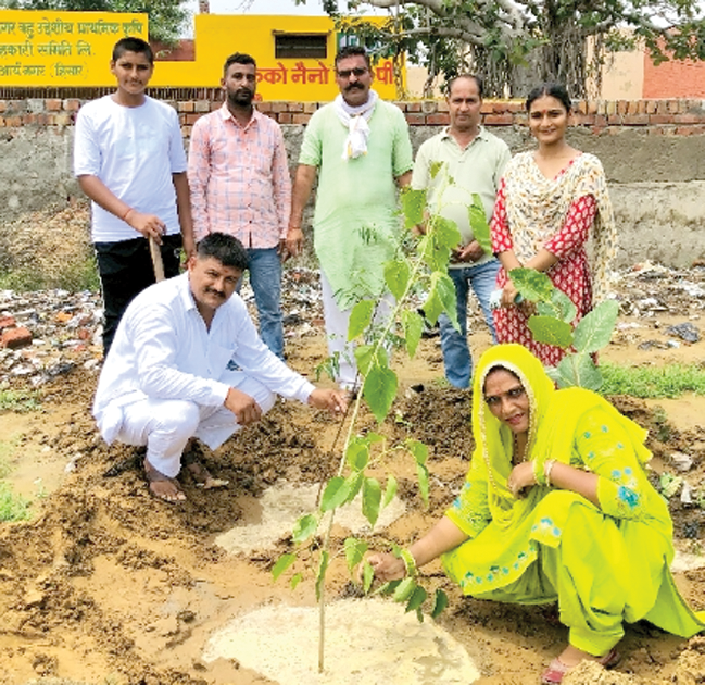 Podaropan copy पिता की याद में लगाई त्रिवेणी