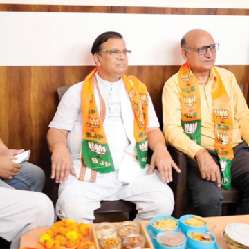 कैबिनेट मंत्री डॉ. कमल गुप्ता ने नगर में चलाया जनसंपर्क अभियान